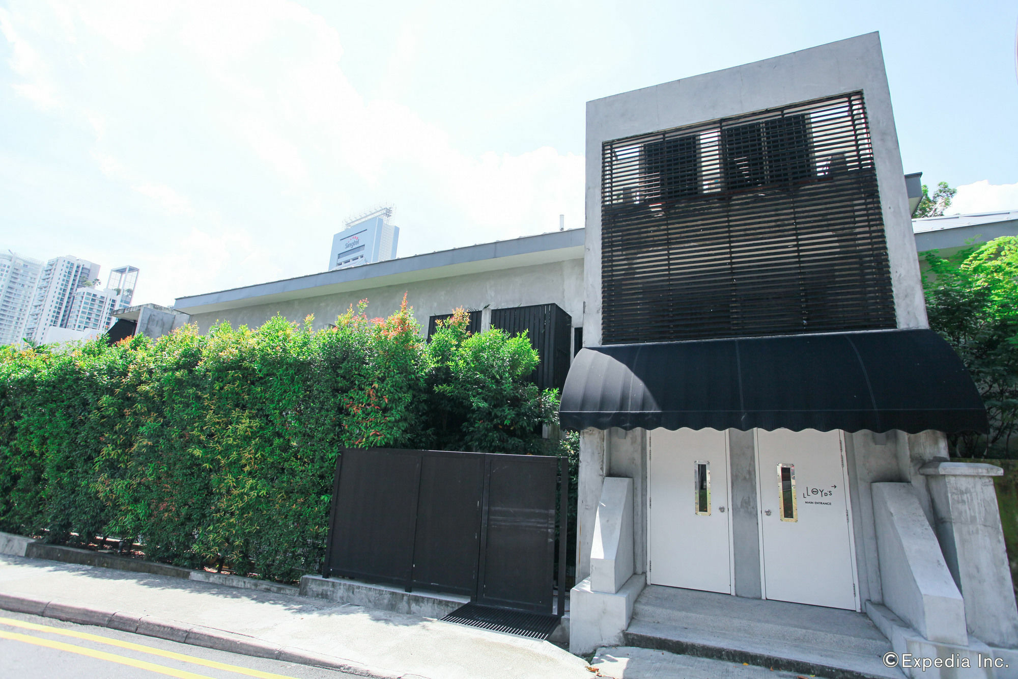 Lloyd's Khách sạn 3*