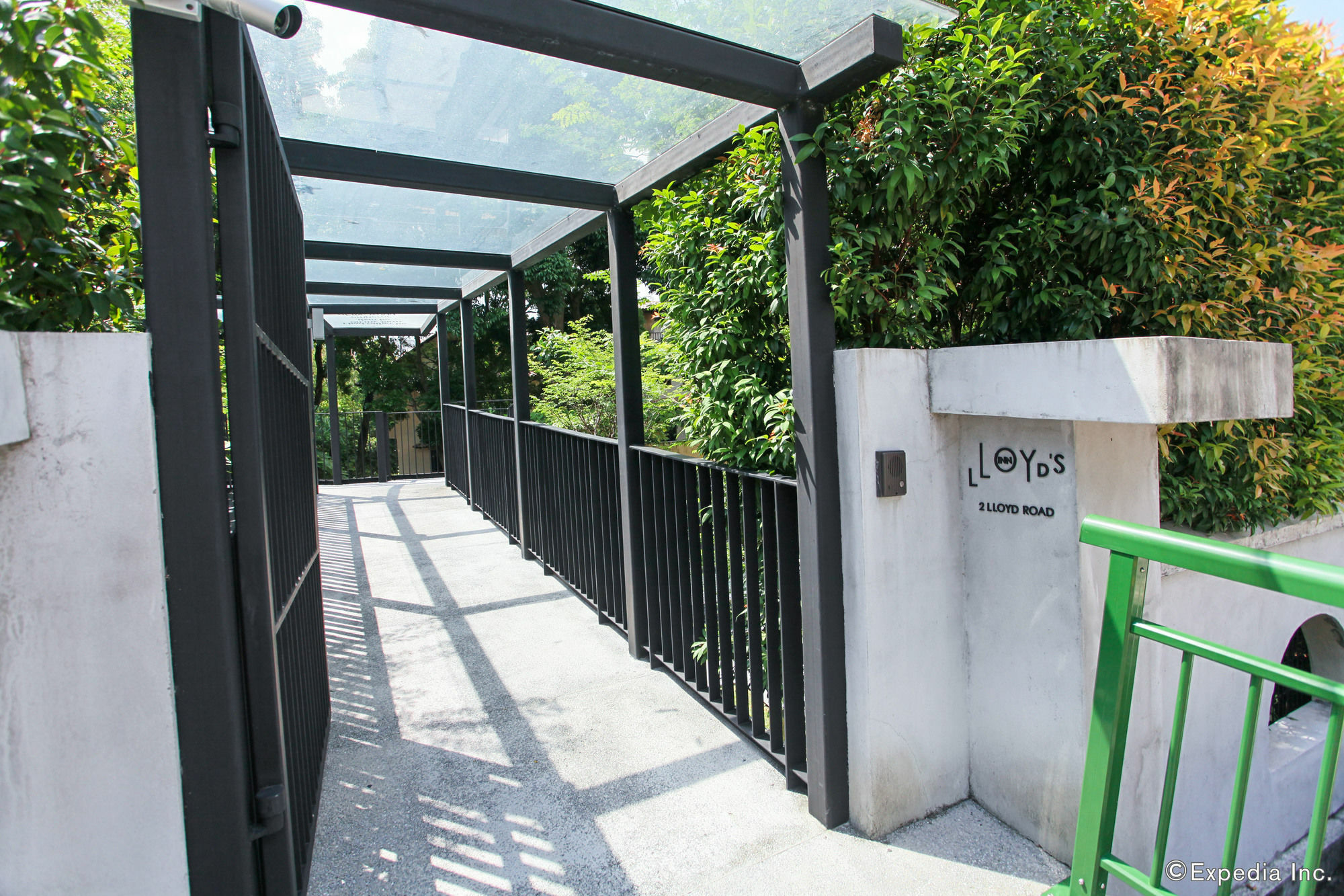 Lloyd's Khách sạn 3*