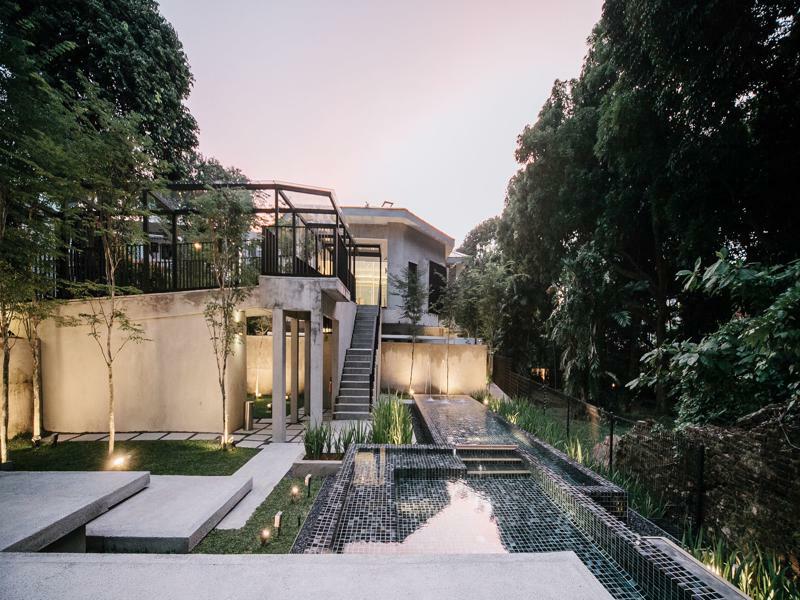 Khách sạn Lloyd's 3*